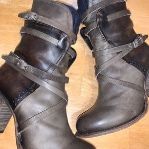 FREEBIRD SIZE 11. BEAND NEW..  PERFECT CONDITION!!  Only wore to try on...$250